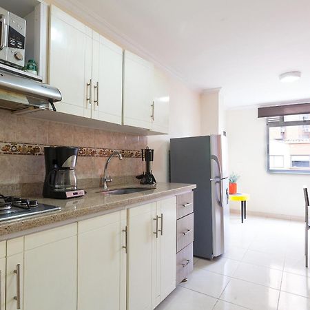 Apartamentos Laureles De La 70 Medellin Bagian luar foto