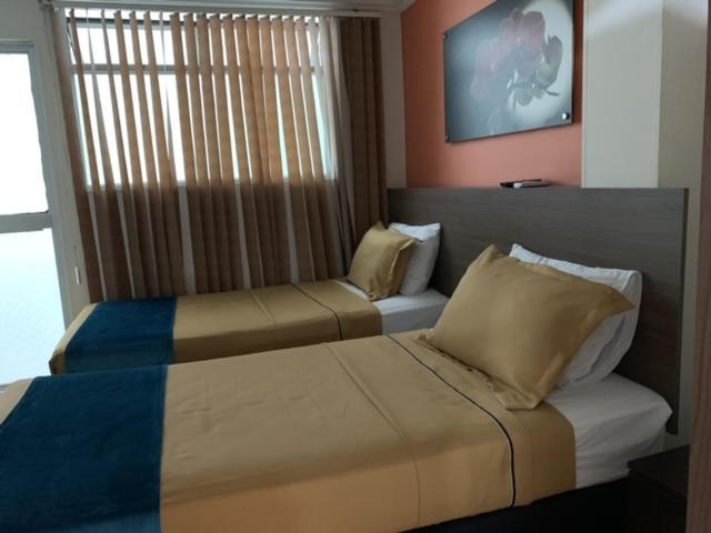 Apartamentos Laureles De La 70 Medellin Bagian luar foto