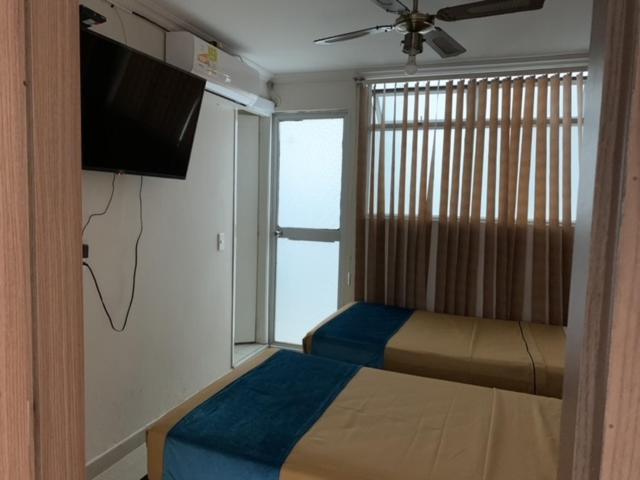 Apartamentos Laureles De La 70 Medellin Bagian luar foto