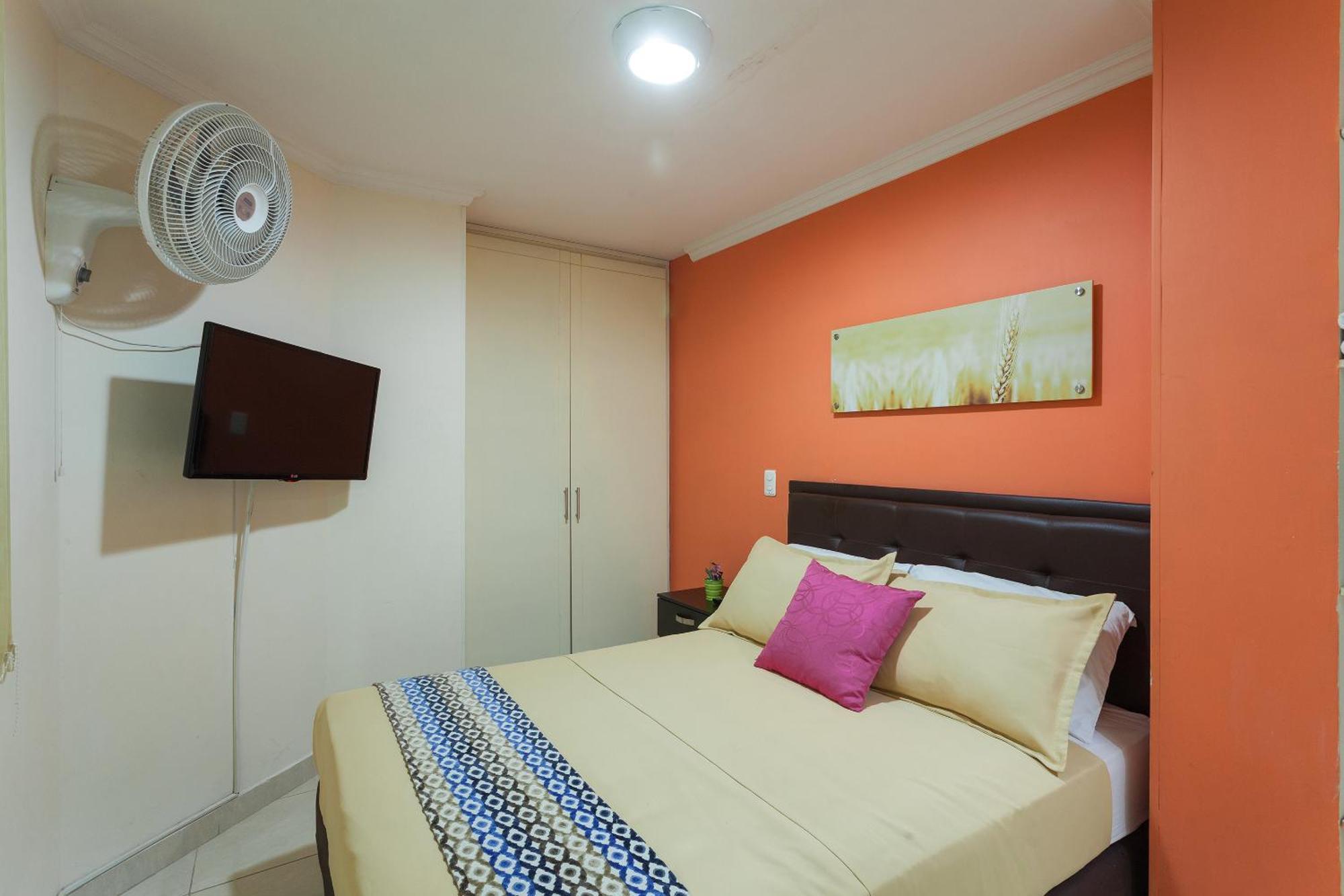 Apartamentos Laureles De La 70 Medellin Bagian luar foto