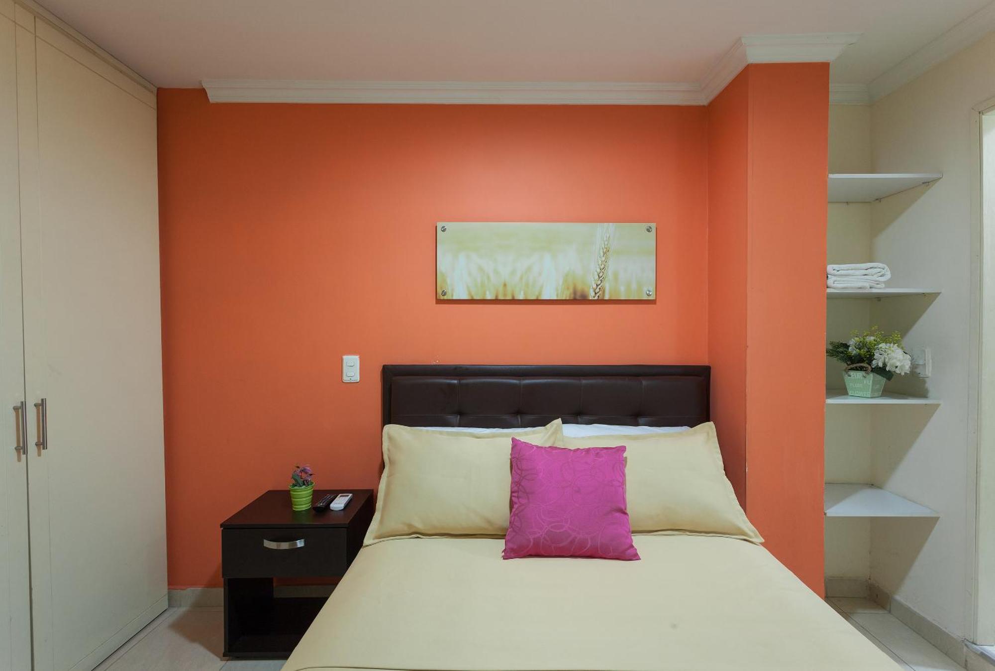Apartamentos Laureles De La 70 Medellin Bagian luar foto