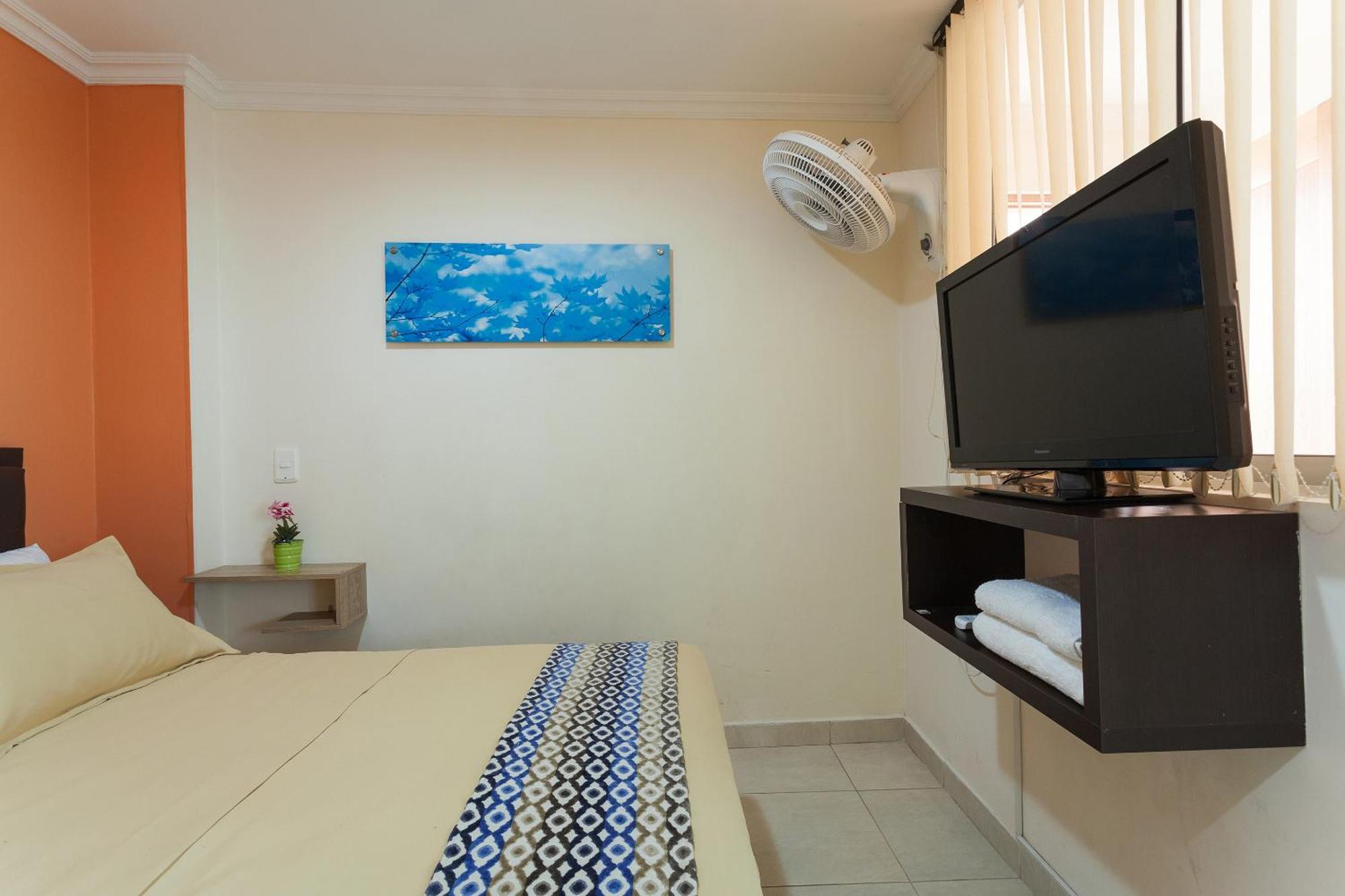 Apartamentos Laureles De La 70 Medellin Bagian luar foto