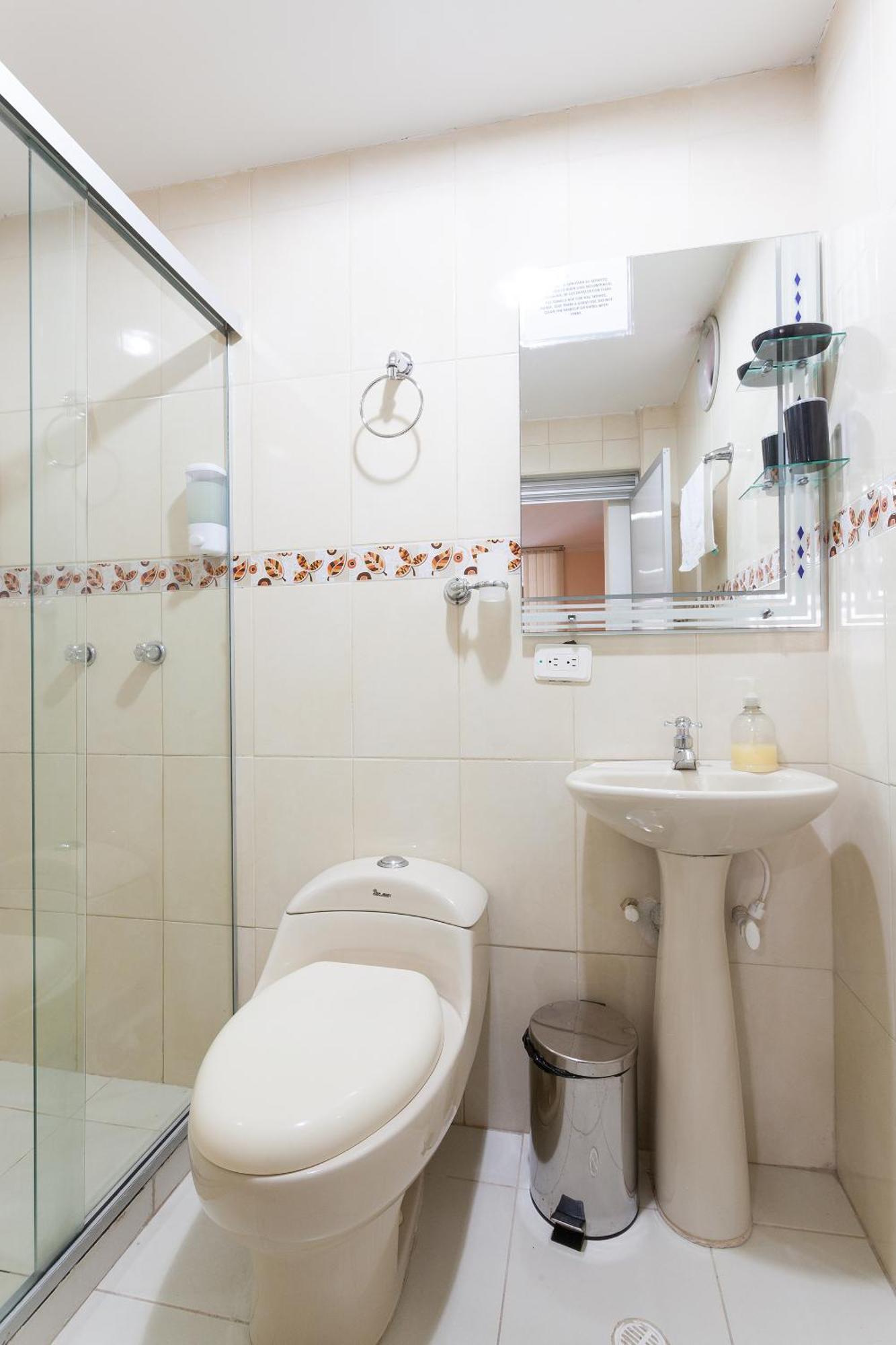 Apartamentos Laureles De La 70 Medellin Bagian luar foto