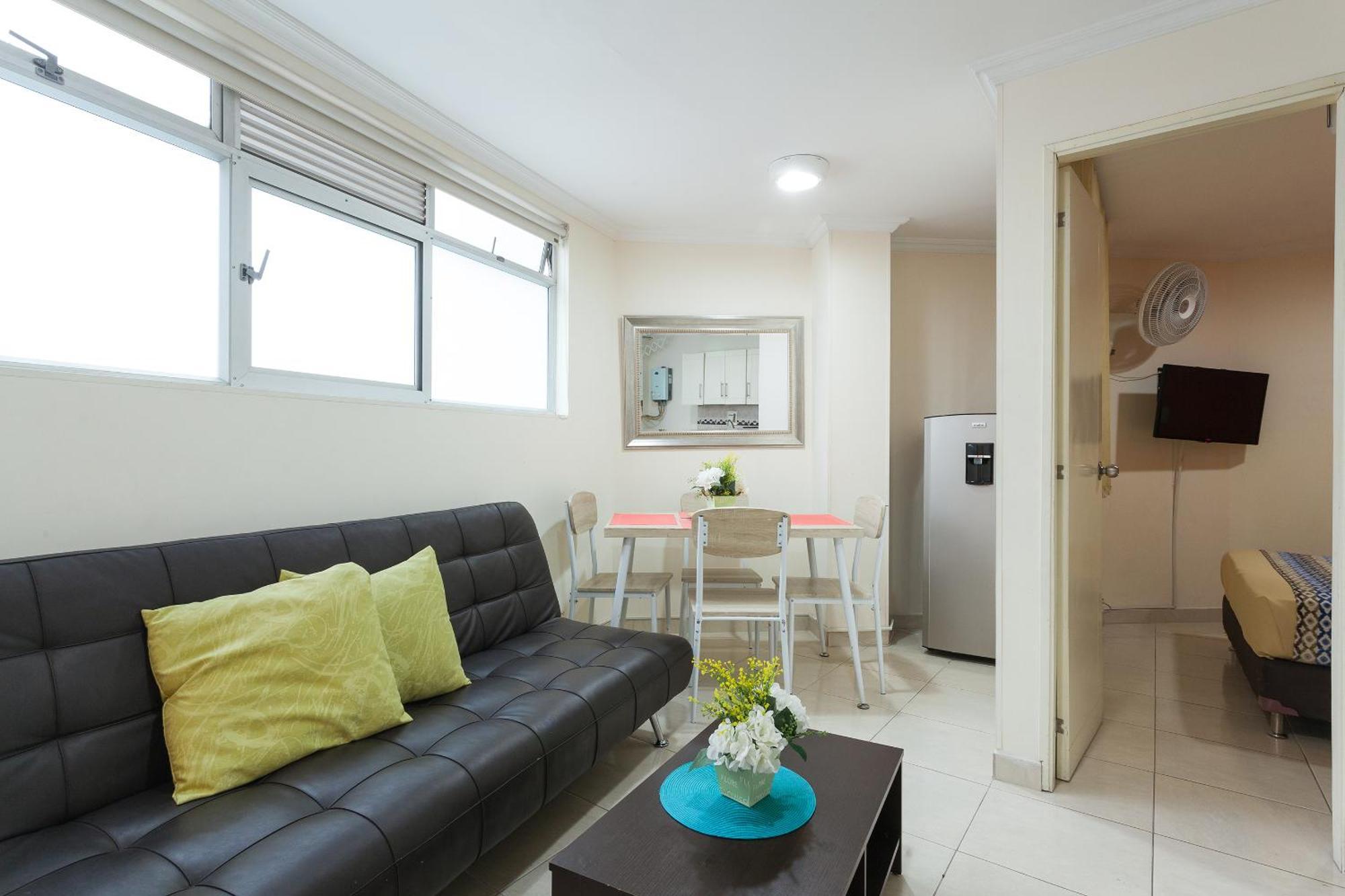 Apartamentos Laureles De La 70 Medellin Bagian luar foto