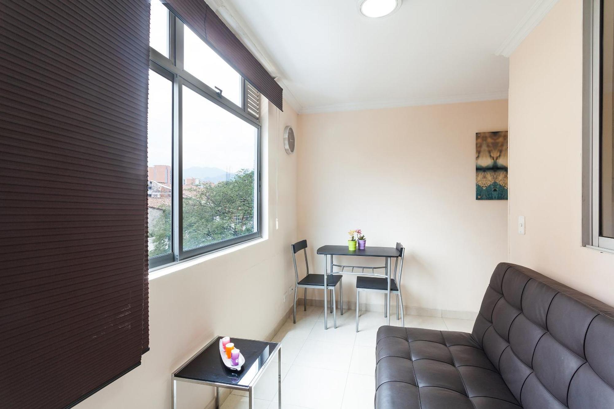 Apartamentos Laureles De La 70 Medellin Bagian luar foto