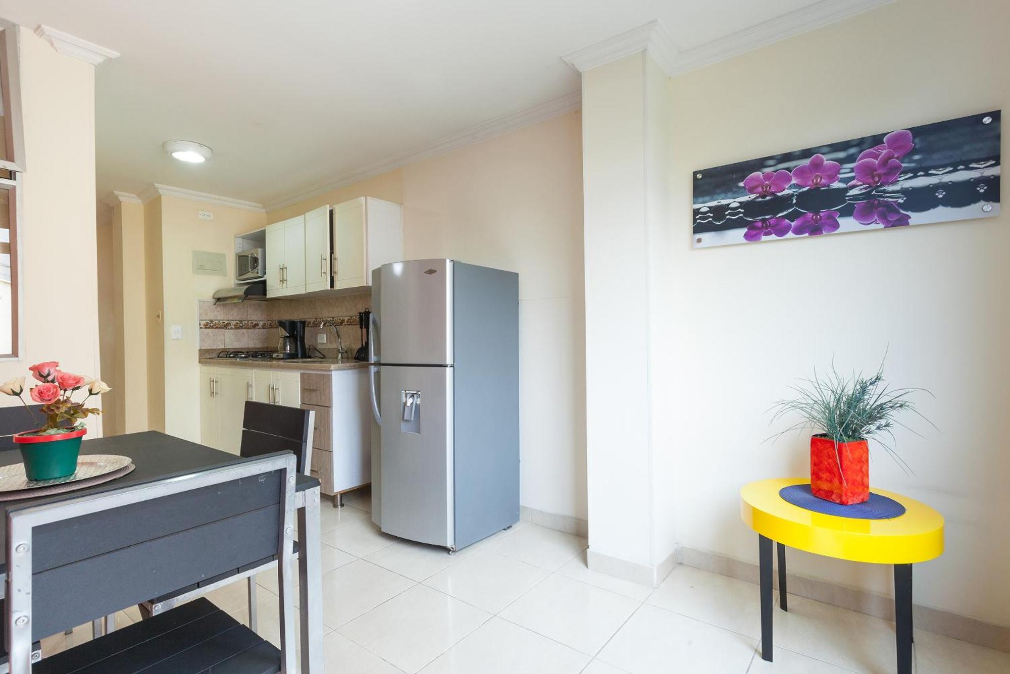 Apartamentos Laureles De La 70 Medellin Bagian luar foto