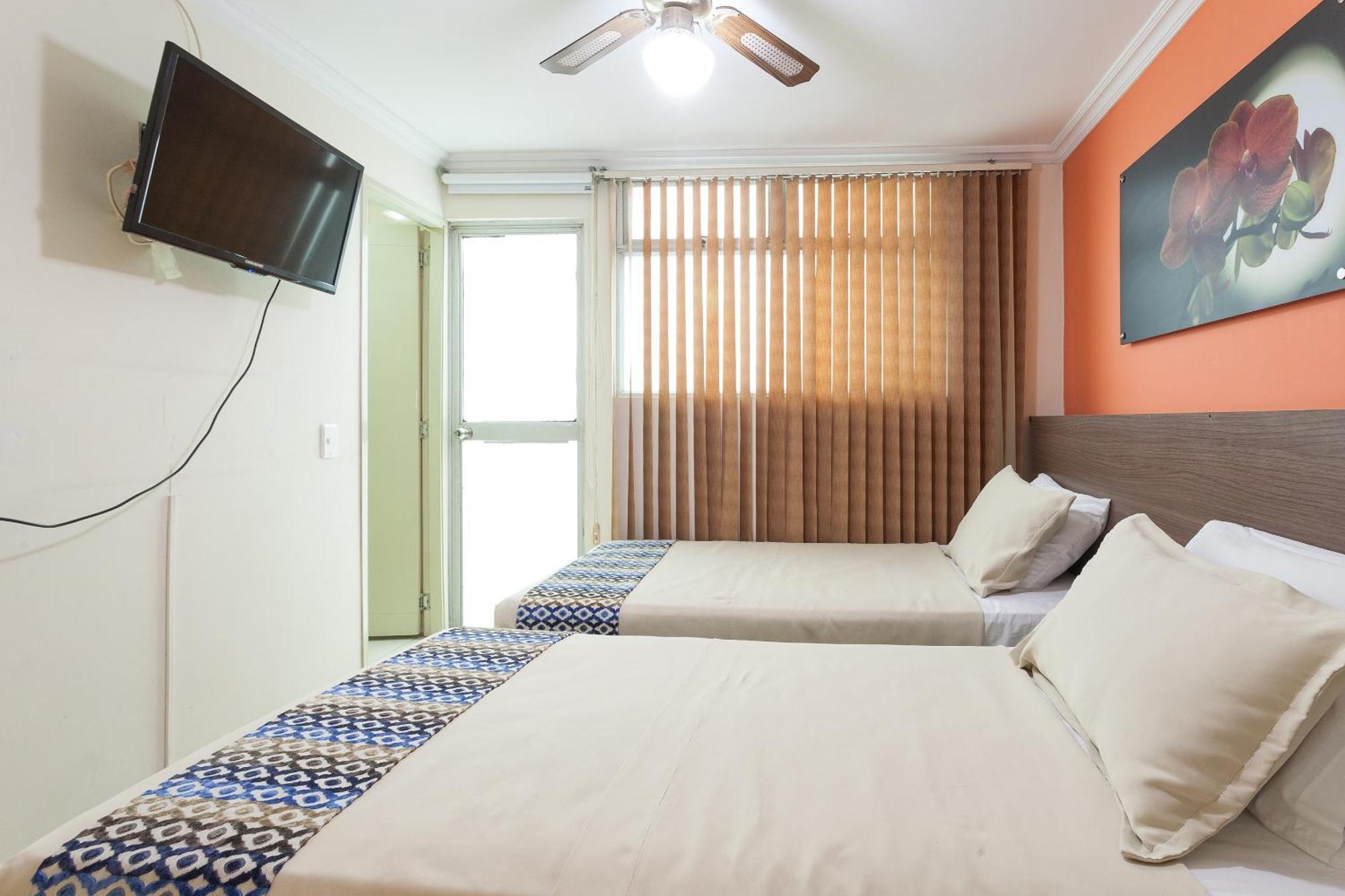 Apartamentos Laureles De La 70 Medellin Bagian luar foto