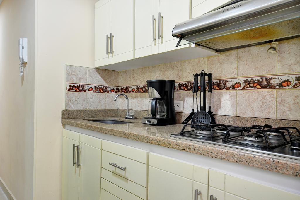 Apartamentos Laureles De La 70 Medellin Bagian luar foto
