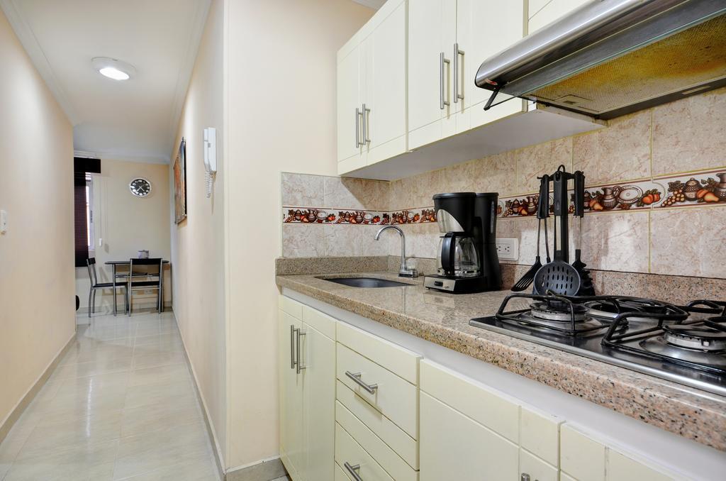Apartamentos Laureles De La 70 Medellin Bagian luar foto