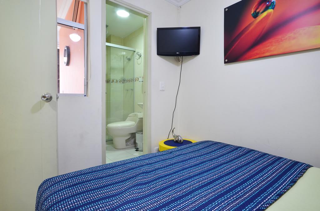 Apartamentos Laureles De La 70 Medellin Bagian luar foto