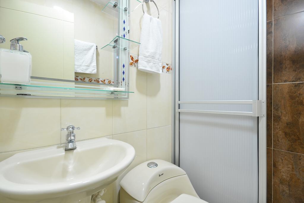 Apartamentos Laureles De La 70 Medellin Bagian luar foto