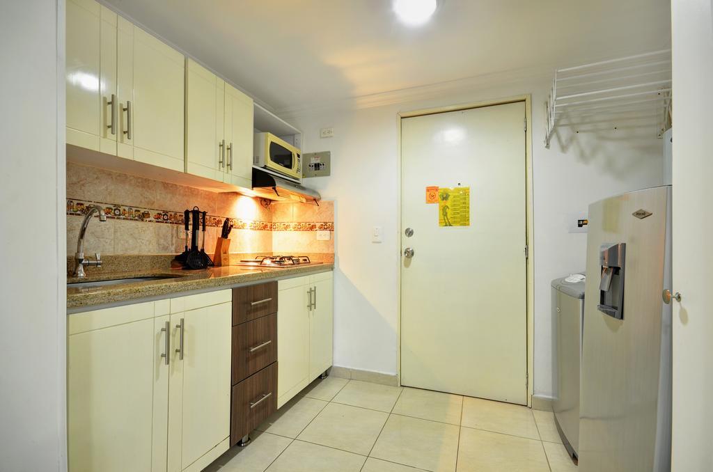 Apartamentos Laureles De La 70 Medellin Bagian luar foto