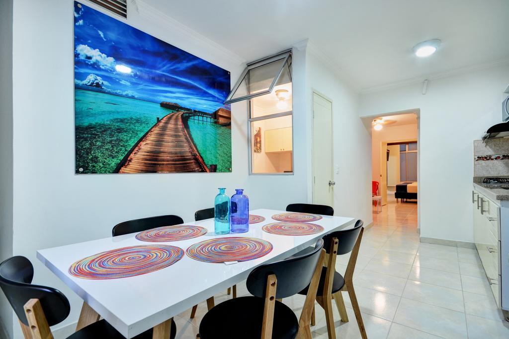 Apartamentos Laureles De La 70 Medellin Bagian luar foto