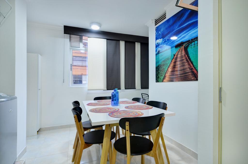 Apartamentos Laureles De La 70 Medellin Bagian luar foto