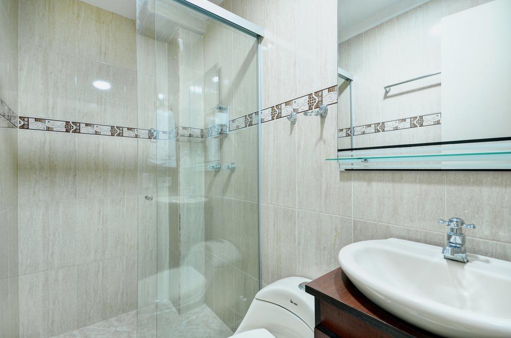 Apartamentos Laureles De La 70 Medellin Bagian luar foto