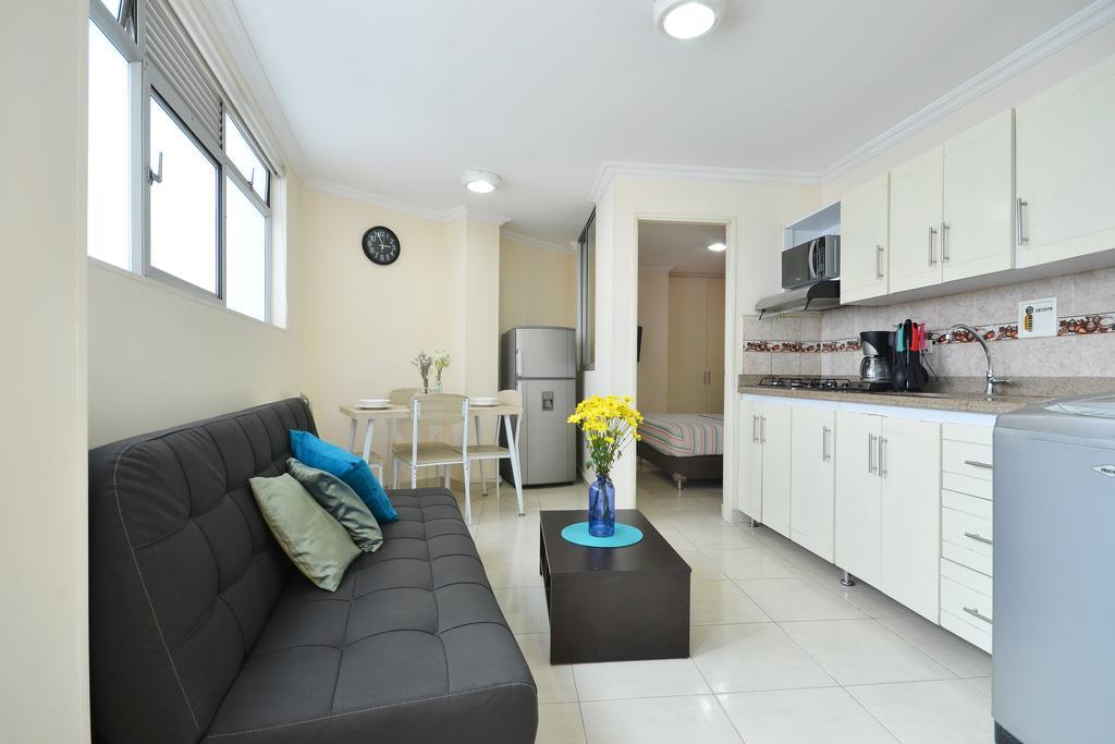 Apartamentos Laureles De La 70 Medellin Bagian luar foto