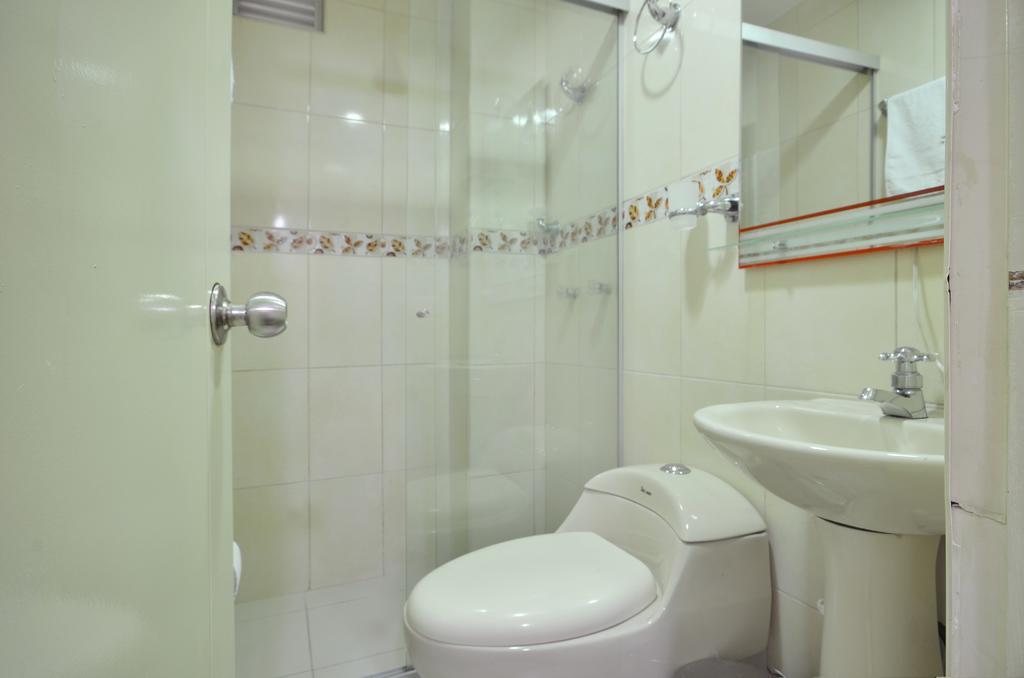 Apartamentos Laureles De La 70 Medellin Bagian luar foto